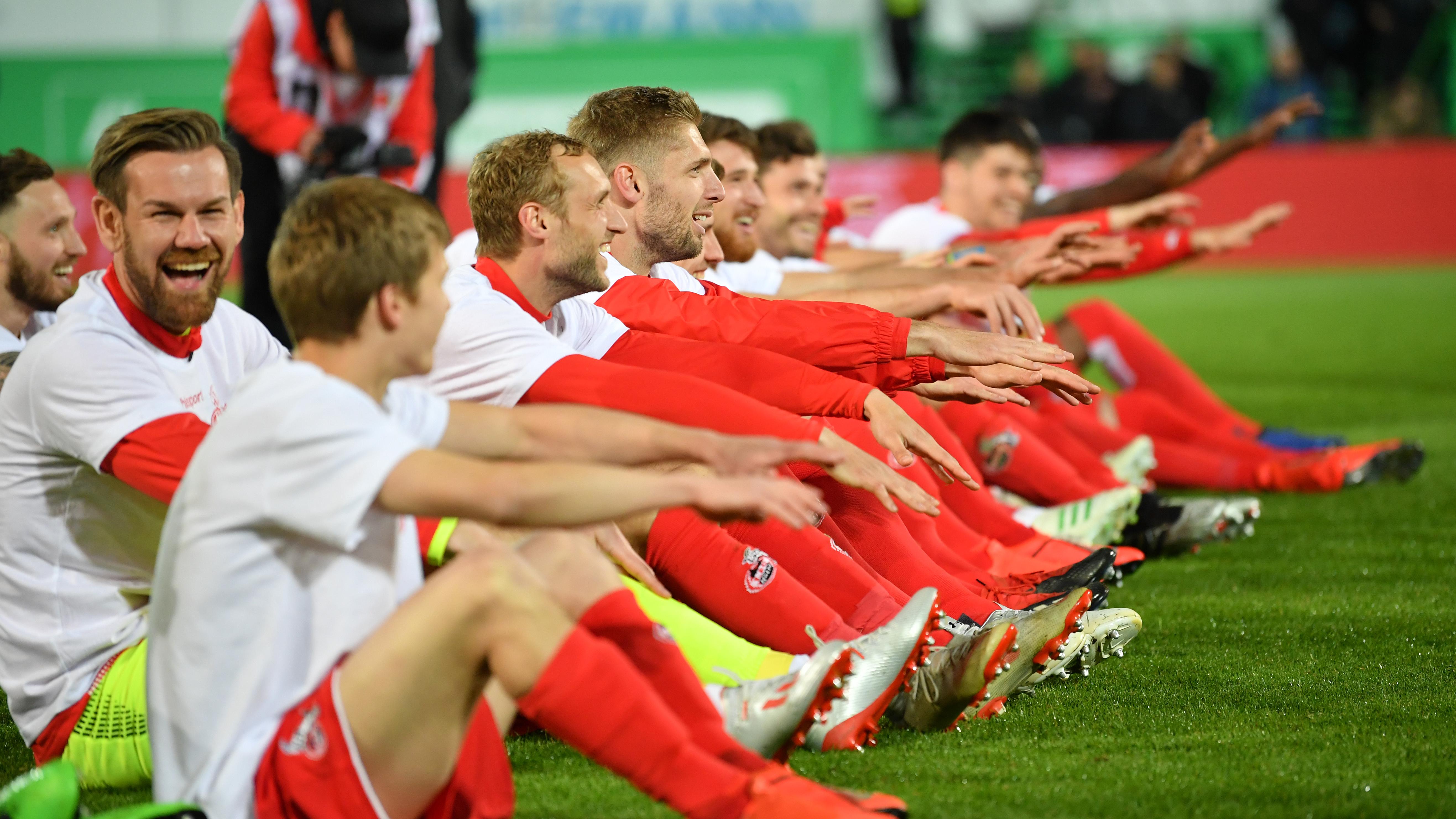 1. FC Köln: Die Mannschaft mit den besten Einzelspielern der Zweiten Liga: Der 1. FC Köln feiert in Fürth den Wiederaufstieg.