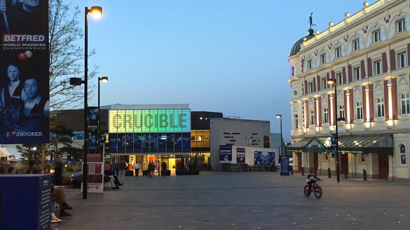 Sheffield: Der Haupteingang des Crucible Theatres in Sheffield