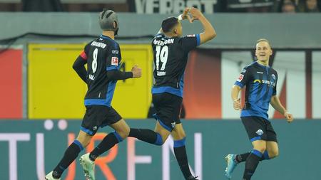 Bundesliga 17 Spieltag Paderborn Zieht Frankfurt In Den