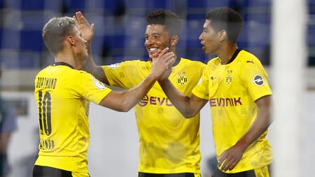 Dfb Pokal Borussia Dortmund Gewinnt Gegen Duisburg Zeit Online
