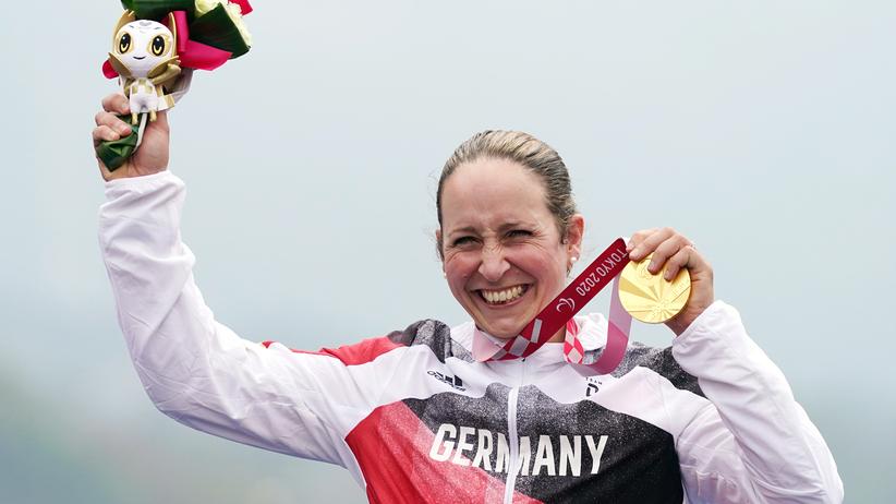 Paralympics: Annika Zeyen holt Gold im Zeitfahren