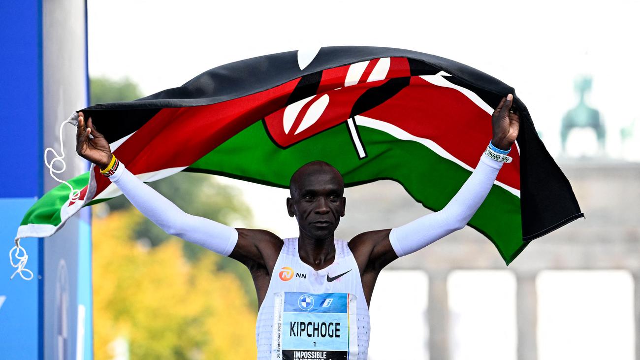 BerlinMarathon Eliud Kipchoge läuft Weltrekord im Marathon ZEIT ONLINE