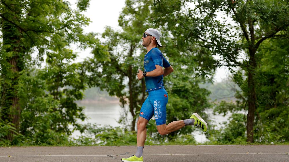 Triathlon: Patrick Lange Gewinnt Ironman In Israel Mit Neuem Marathon ...