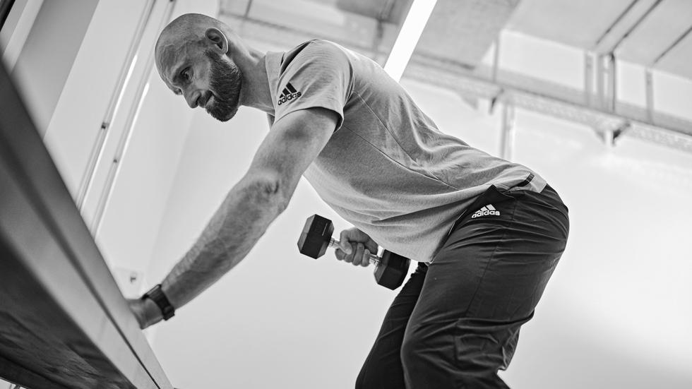 Fitnessübung: Das einarmige Rudern | ZEIT ONLINE