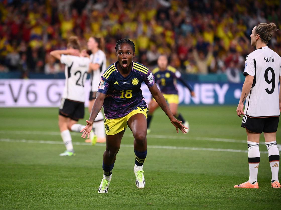 Fußball-WM der Frauen Deutschland verliert gegen Kolumbien und bangt ums Achtelfinale ZEIT ONLINE