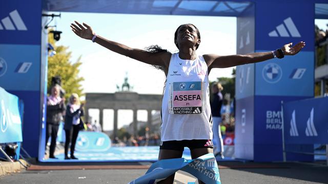 Berlin: Tigst Assefa läuft beim Berlin-Marathon Weltrekord