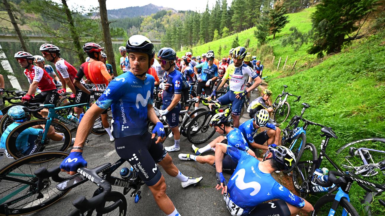Course cycliste : Plusieurs coureurs de haut niveau grièvement blessés lors du Tour du Pays Basque