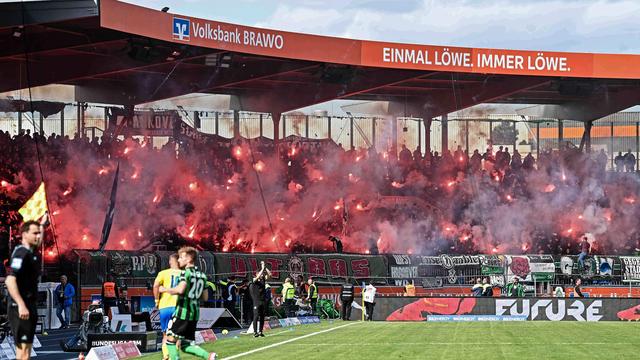 Niedersachsen-Derby: Innenministerin fordert härtere Strafen für Pyrotechnik im Stadion