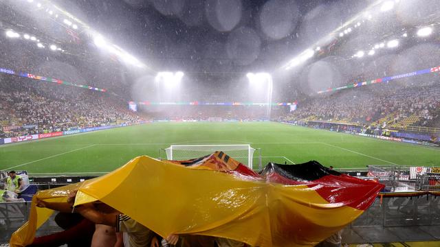 Fußball-EM: Die Gewitterpause von Dortmund