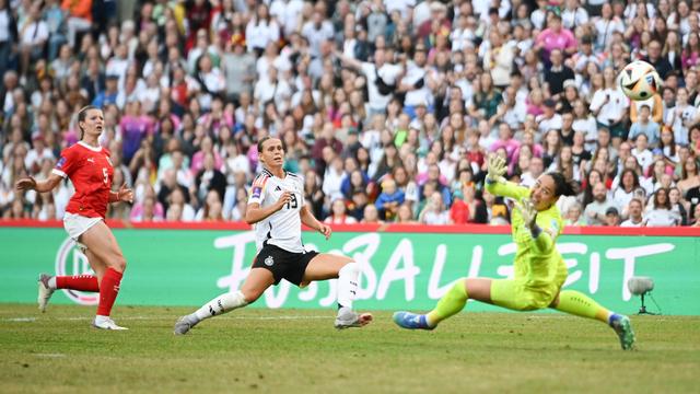 Fußball-EM der Frauen: DFB-Fußballerinnen gewinnen 4:0 gegen Österreich