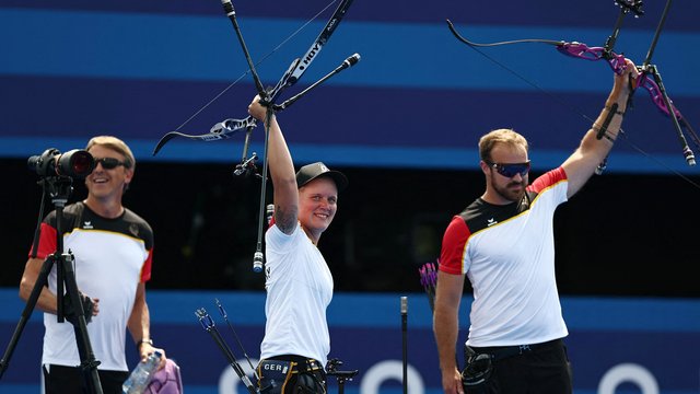 Olympische Spiele in Paris: Michelle Kroppen und Florian Unruh holen Silber im Bogenschießen