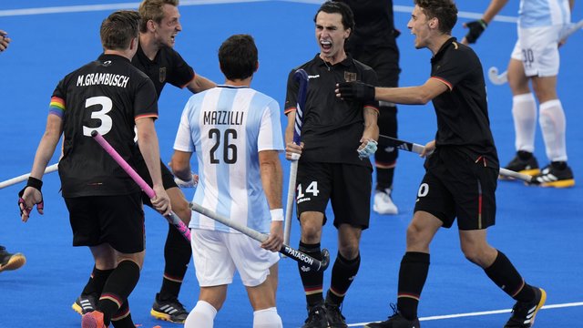Herren-Hockey: Hockey-Männer ziehen nach Sieg gegen Argentinien ins Halbfinale ein