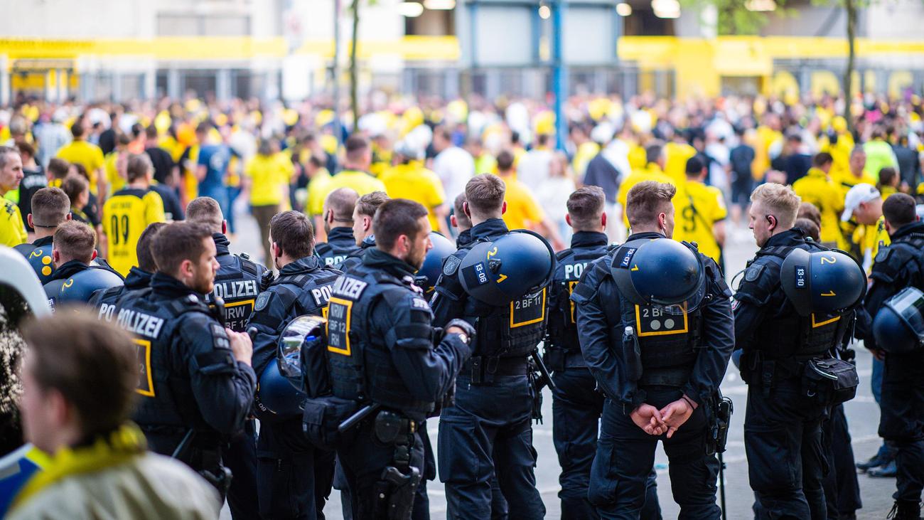 Arrêt de la Cour constitutionnelle fédérale : les groupes de soutien aux supporters exigent une réforme des bases de données du BKA sur les criminels dans le sport