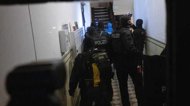 Angriff auf Fanzug: Polizei durchsucht Wohnungen mutmaßlicher Hooligans