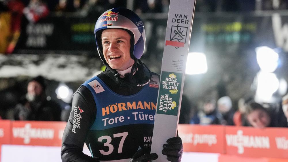 Skifliegen: Der deutsche Skispringer Andreas Wellinger freut sich über seinen Sieg im norwegischen Vikersund.
