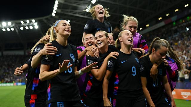 Frauenfußball: Den Frauen gehört die große Bühne