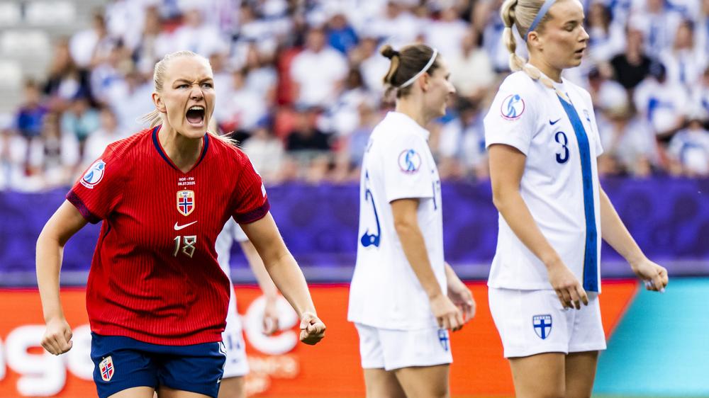 Fußball-EM: Die norwegischen Fußballerinnen feierten bei der EM gegen Finnland den frühzeitigen Einzug ins Viertelfinale.