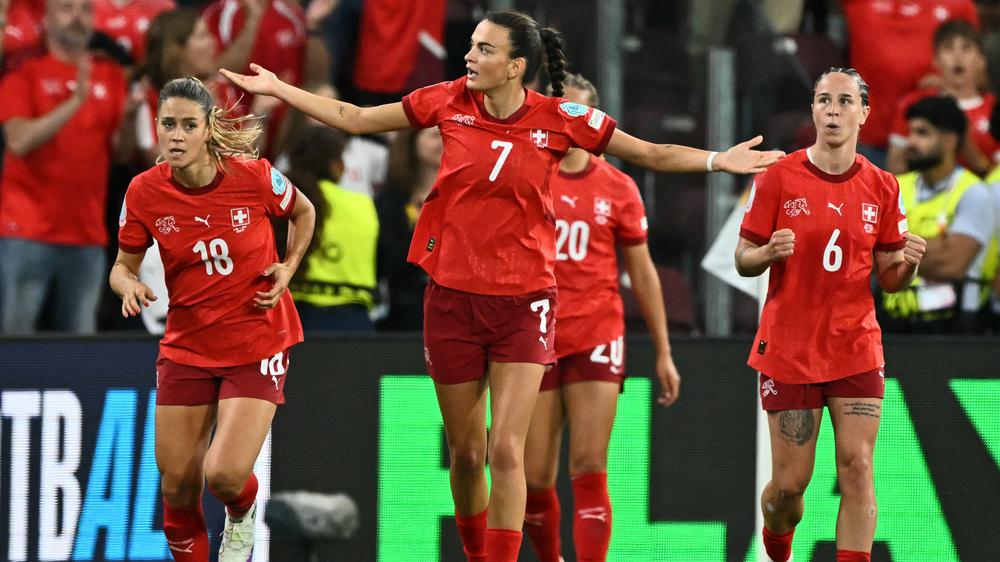 Fußball-EM 2025: Schweiz erreicht Viertelfinale in Nachspielzeit ...