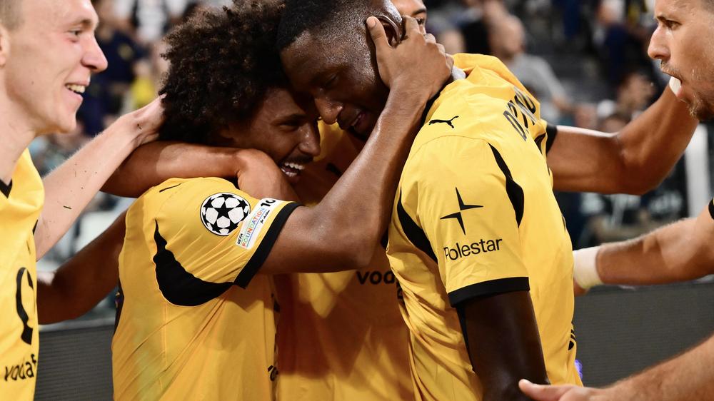 Champions League: Der deutsche Stürmer Karim Adeyemi von Borussia Dortmund feiert sein erstes Tor.
