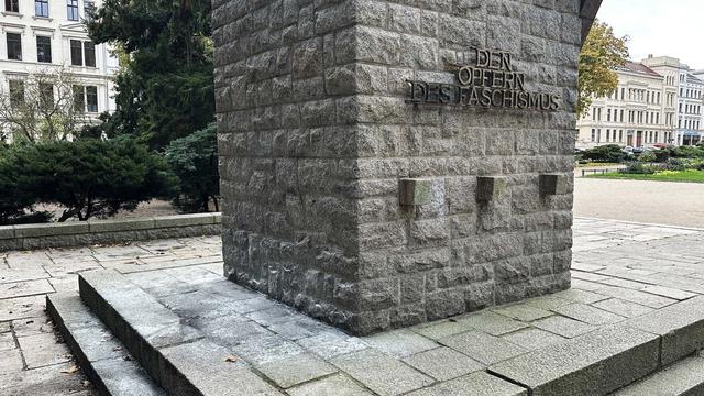 Sachsen: Görlitzer Oberbürgermeister verurteilt Bücherverbrennung an Mahnmal