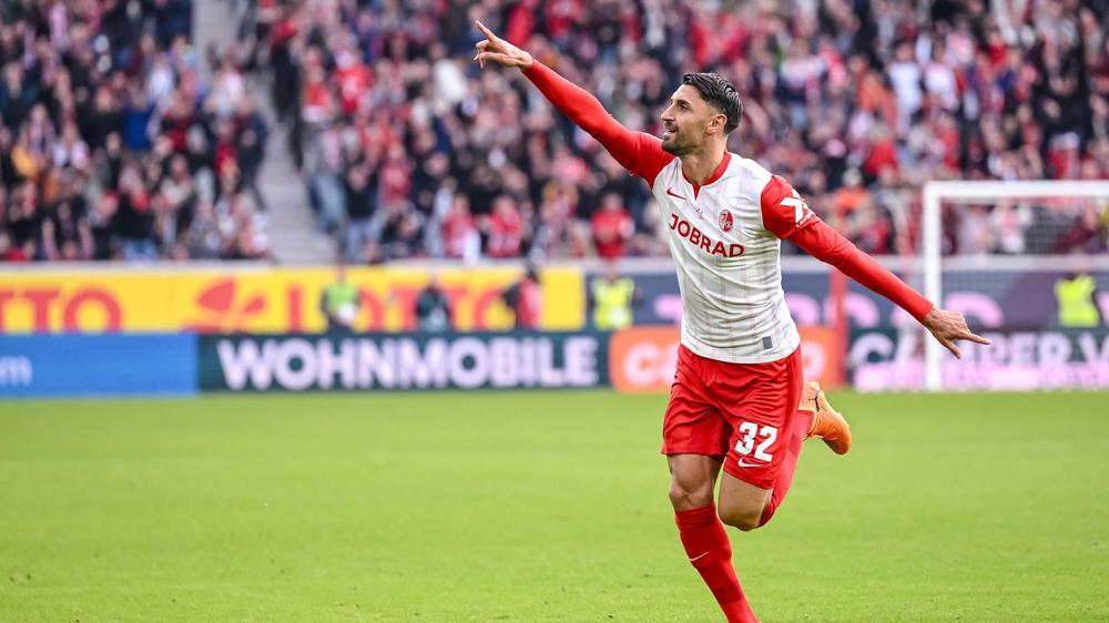 Bundesligarückschau: Vincenzo Grifo saß erst sauer auf der Bank und jubelte dann auf dem Platz. Empfiehlt er sich etwa als Joker?