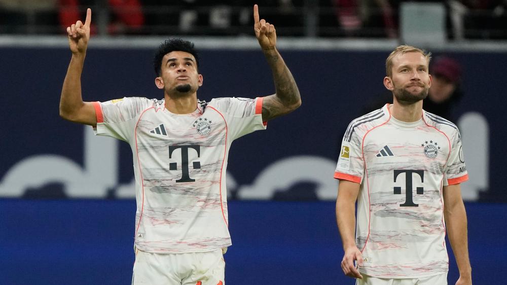 Bundesligarückschau: Luis Díaz nach dem 3:0 in Frankfurt