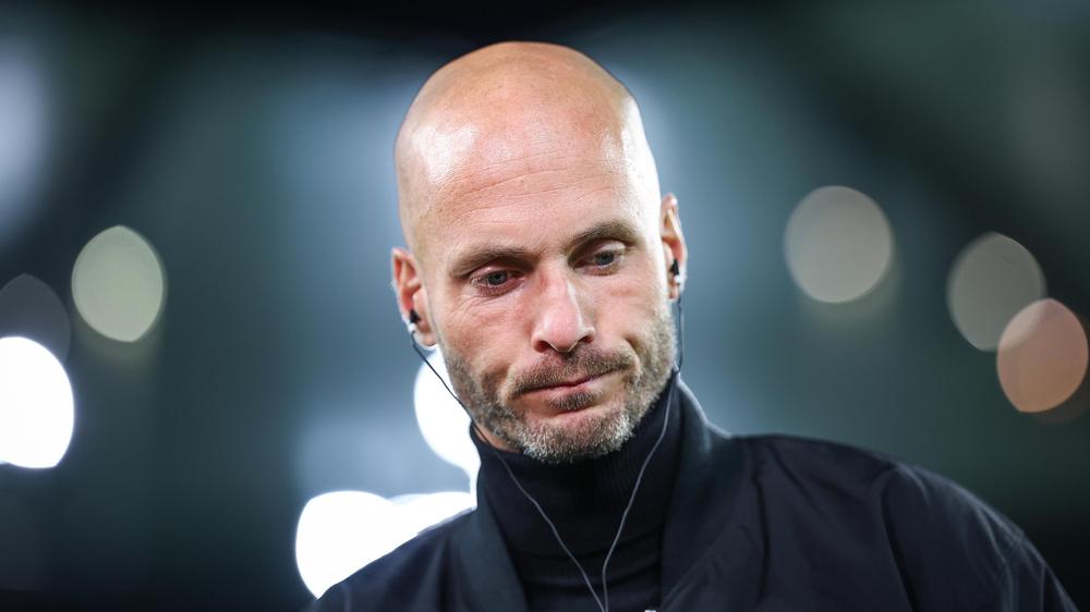 VfL Wolfsburg: Der Trainer vom VfL Wolfsburg, Paul Simonis, muss den Verein wohl frühzeitig wieder verlassen.