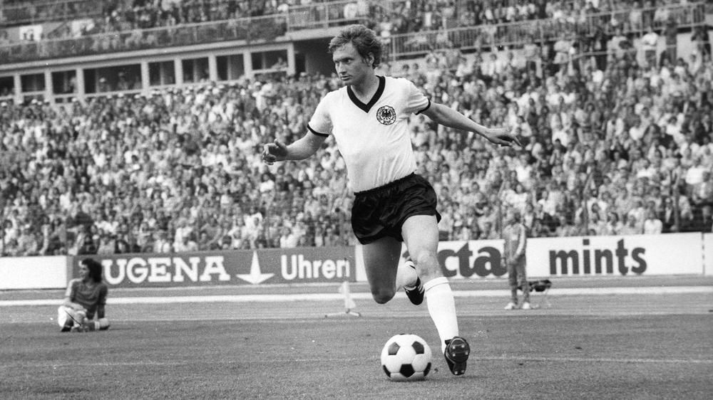Heim-WM 1974: Dieter Herzog bei der WM 1974: Für seine Leistung erhielt er das Silberne Lorbeerblatt.