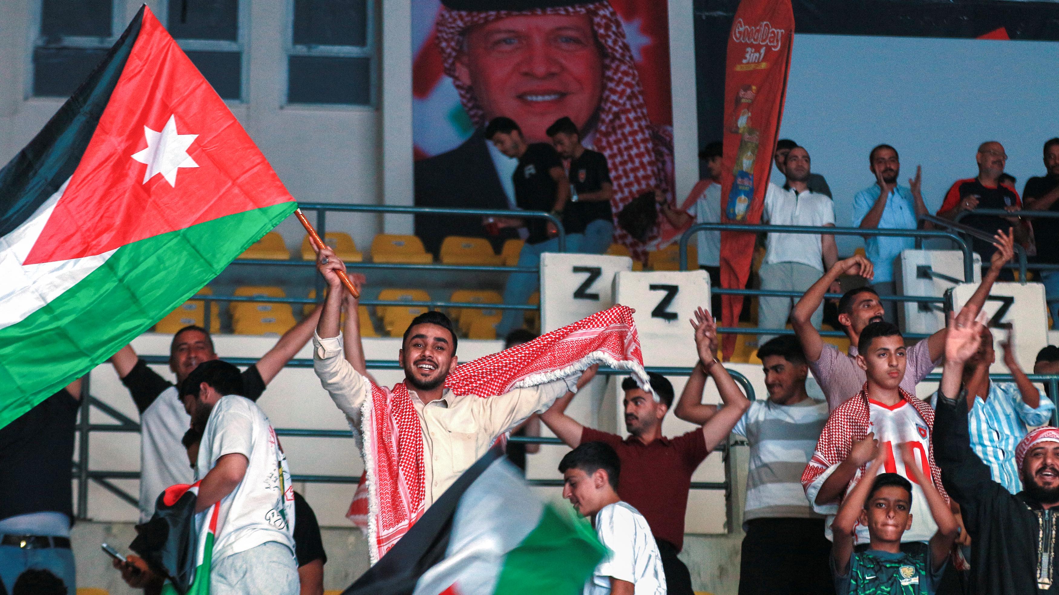 WM-Teilnehmer 2026: Jordanische Fans während der WM-Quali beim Public Viewing in Amman