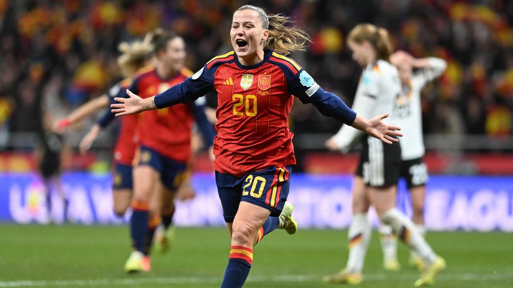 Women's Nations League: Spaniens Clàudia Pina traf zweimal im Finale der Women's Nations League gegen Deutschland.