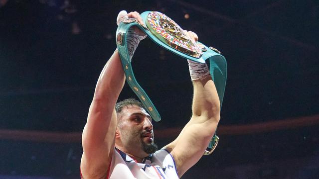 Boxen: Agit Kabayel verteidigt mit K.-o.-Sieg Titel als Interimsweltmeister