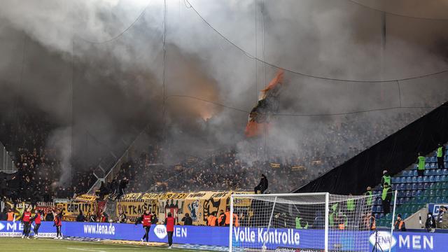 Gewalt gegen Polizei: 64 Polizisten bei Zweitligaspiel in Magdeburg verletzt