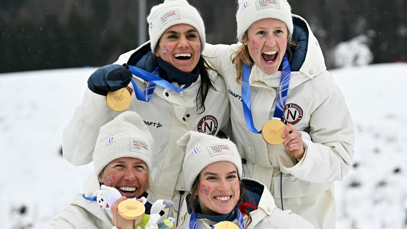 Ski-Langlaufstaffel der Frauen: Norwegen gewinnt nach Sturz schwedischer Staffelläuferin deutlich