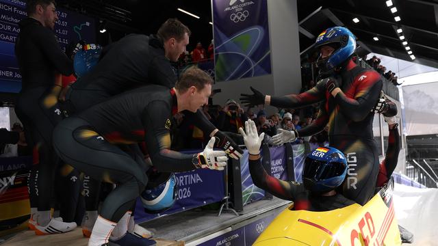 Olympische Winterspiele: Deutschland holt Gold und Silber im Viererbob