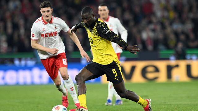 Bild: Bundesliga, 25. Spieltag – Samstag: BVB schlägt 1. FC Köln, chaotische Szenen nach HSV-Sieg in Wolfsburg