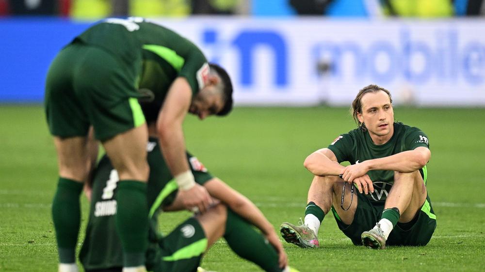 Bundesliga-Rückschau: Teuer, aber nur vorletzte: die Spieler des VfL Wolfsburg