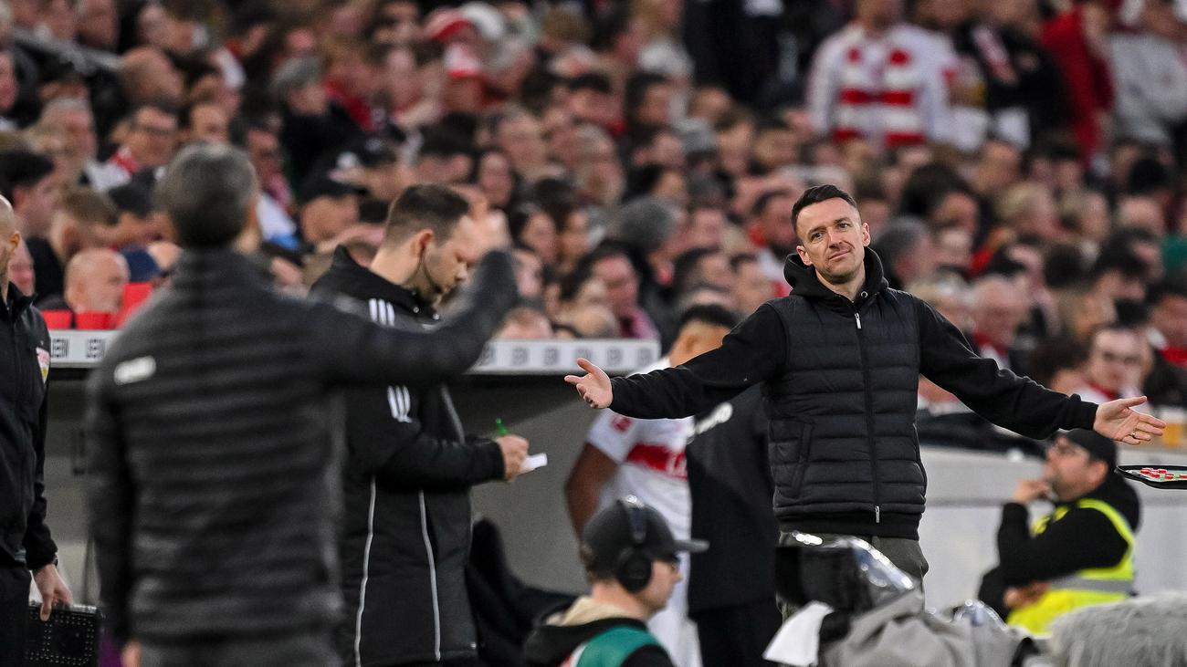 Fußball-Bundesliga: Stuttgarter Fans werfen nach Dortmunder Torjubel Stuhl auf Spielfeld 