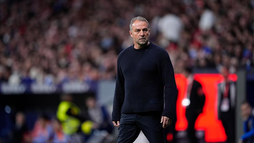 Bundesligavorschau: Hansi Flick war nach dem Champions League-Viertelfinale nicht gut zu sprechen auf den deutschen Videoassistenten Christian Dingert, ach was: auf ganz Deutschland!