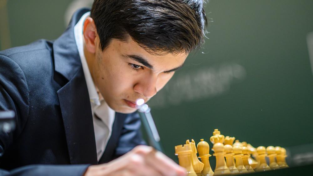 Schach-Kandidatenturnier: Sechs Siege in zehn Runden: Javokhir Sindarov