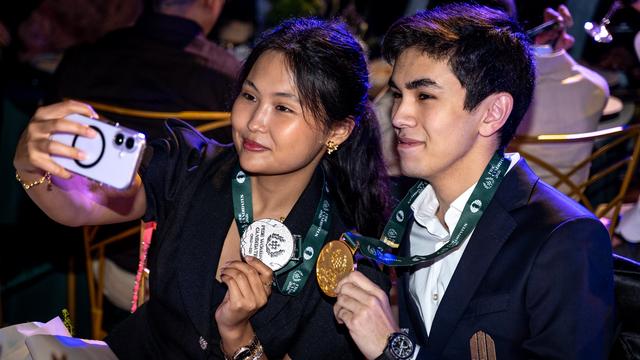 Schach-Kandidatenturnier: Wie Schachgroßmeister feiern