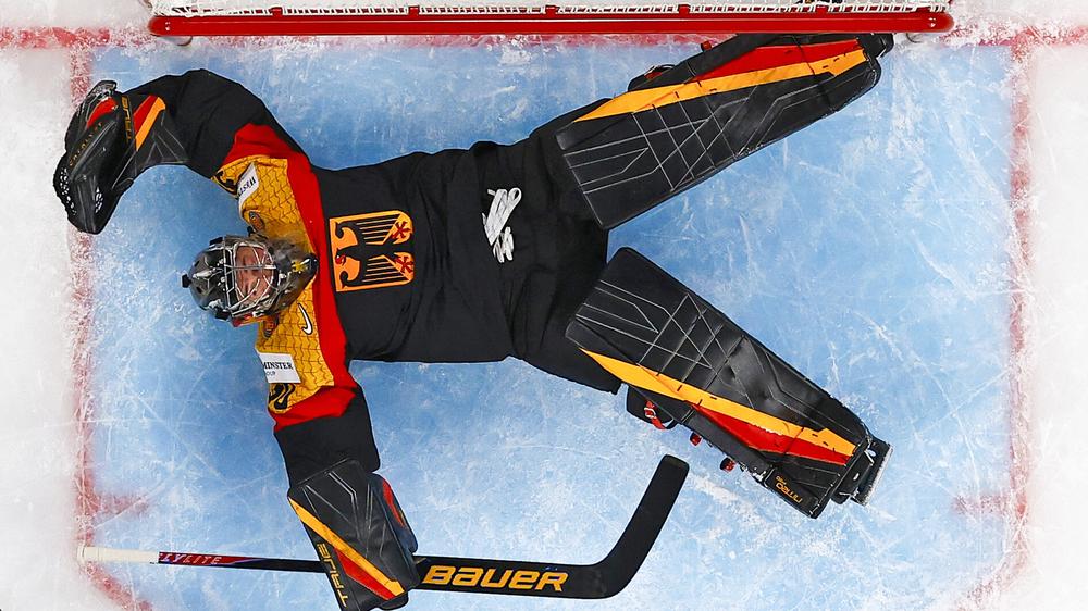Eishockey-Weltmeisterschaft in der Schweiz: Das deutsche Team um Torwart Philipp Grubauer ist ausgeschieden.