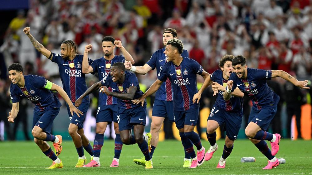 Champions League - Finale: Jubel nach dem entscheidenden Strafstoß: Paris Saint-Germain hat sich im Finale der Champions League erneut durchgesetzt.