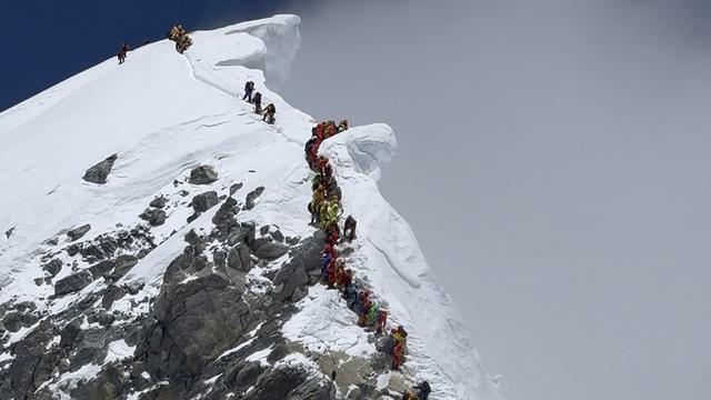 Bergsteigen: US-Läufer erklimmt Mount Everest in unter zehn Stunden