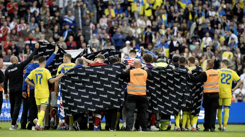 Fuball: Christian Eriksen bricht erneut auf dem Platz zusammen | DIE ZEIT