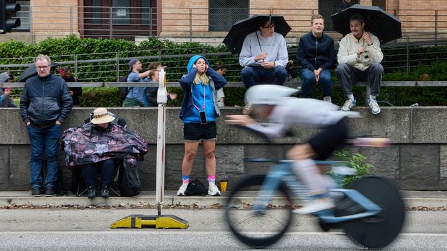 Triathlon in Hamburg: Metallsplitter stoppen zahlreiche Radf