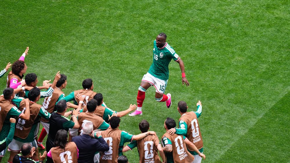 Mexico - South Africa: Mexico's Julian Quinones celebrates the first goal of this World Cup.