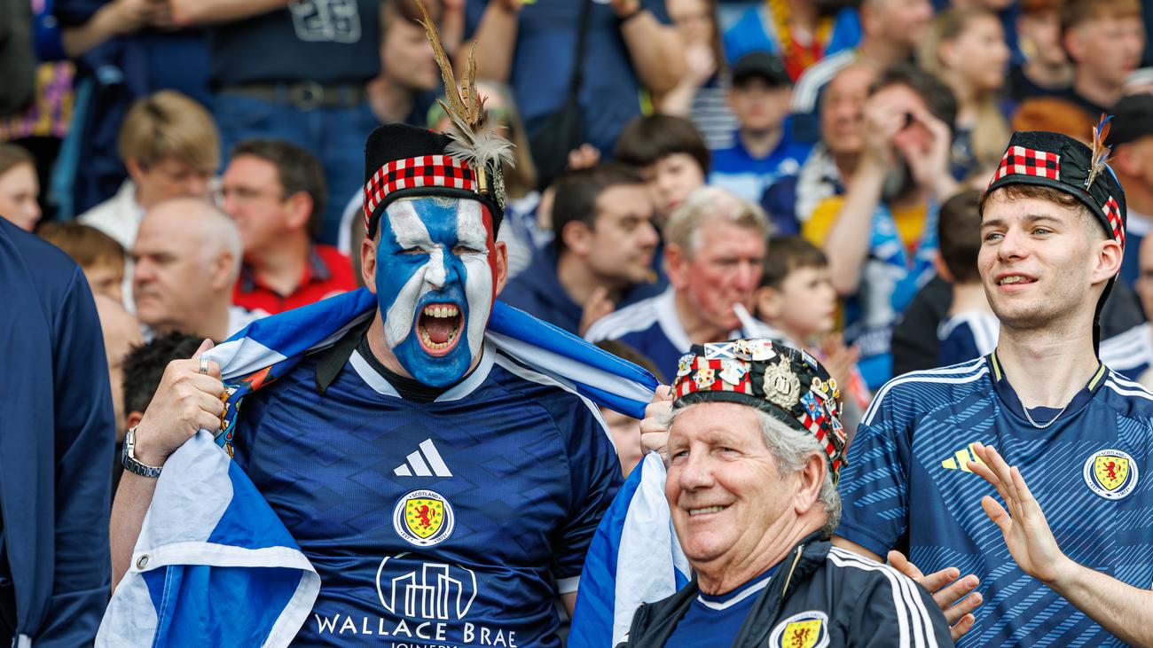 Fußball-WM heute: An der Flasche geht Schottland in Führung
