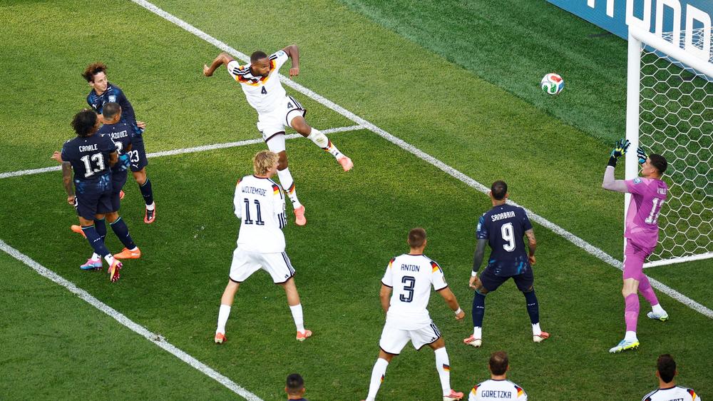 VAR-Entscheidung: Jonathan Tah machte in der 102. ein Tor für Deutschland – doch der Schiedsrichter annullierte es.