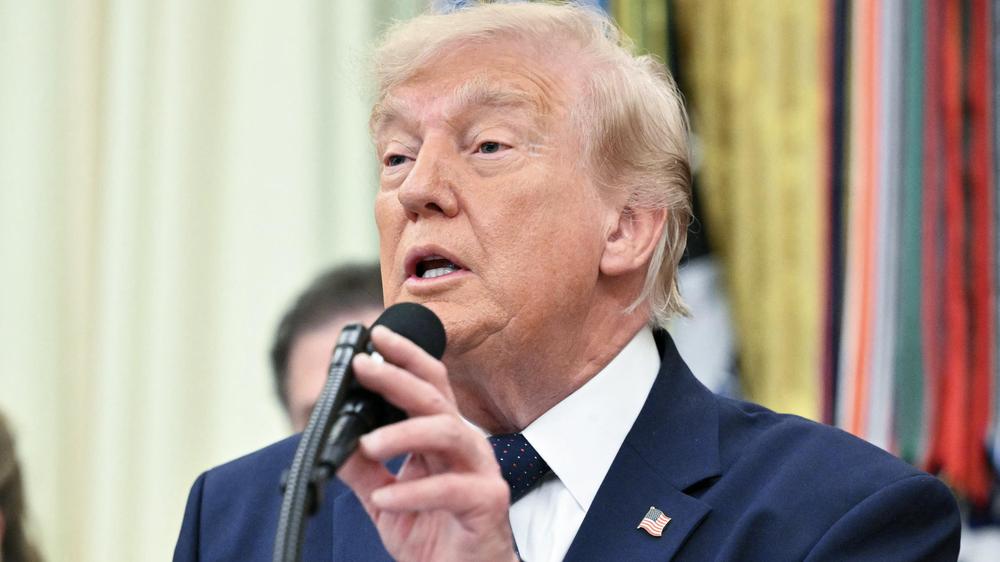 Donald Trump Gianni Infantino Folarin Balogun Rote Karte FIFA