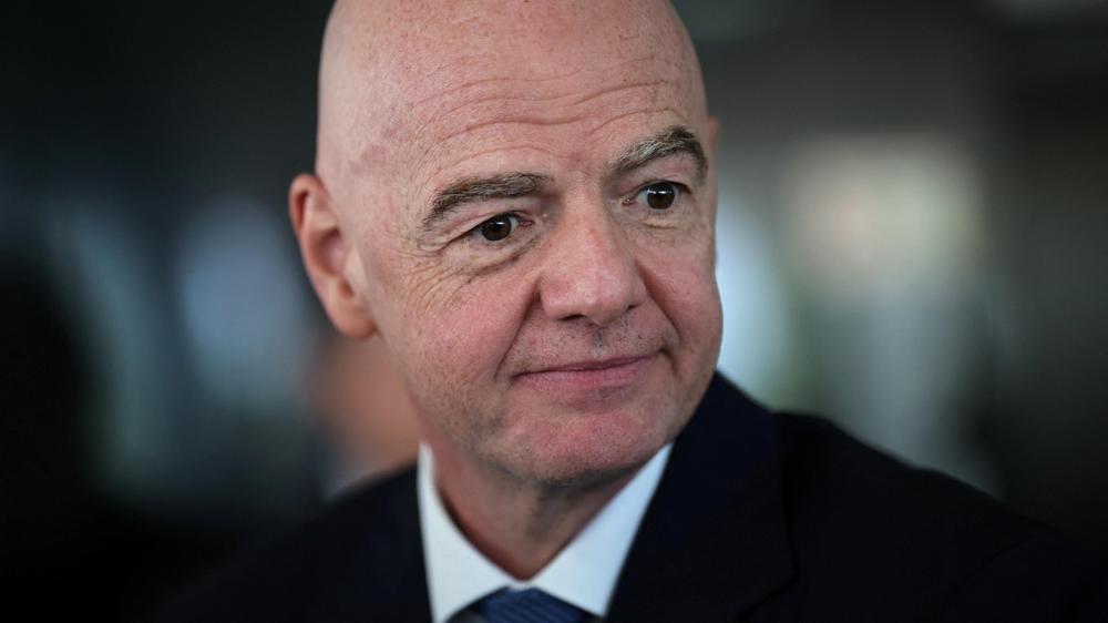 Gianni Infantino: Stolpert Fifa-Präsident Gianni Infantino über eine ausgesetzte Rotsperre?
